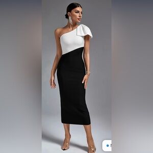 Black and white dress never worn size S.